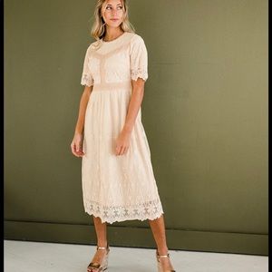 Fehrnvi Lace MIDI Dress